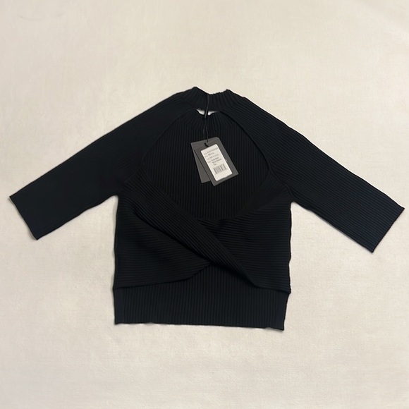 NWT NAADAM Twist back short sleeve top with open back - Picture 5 of 6